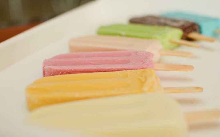 Des popsicles aux fruits frais